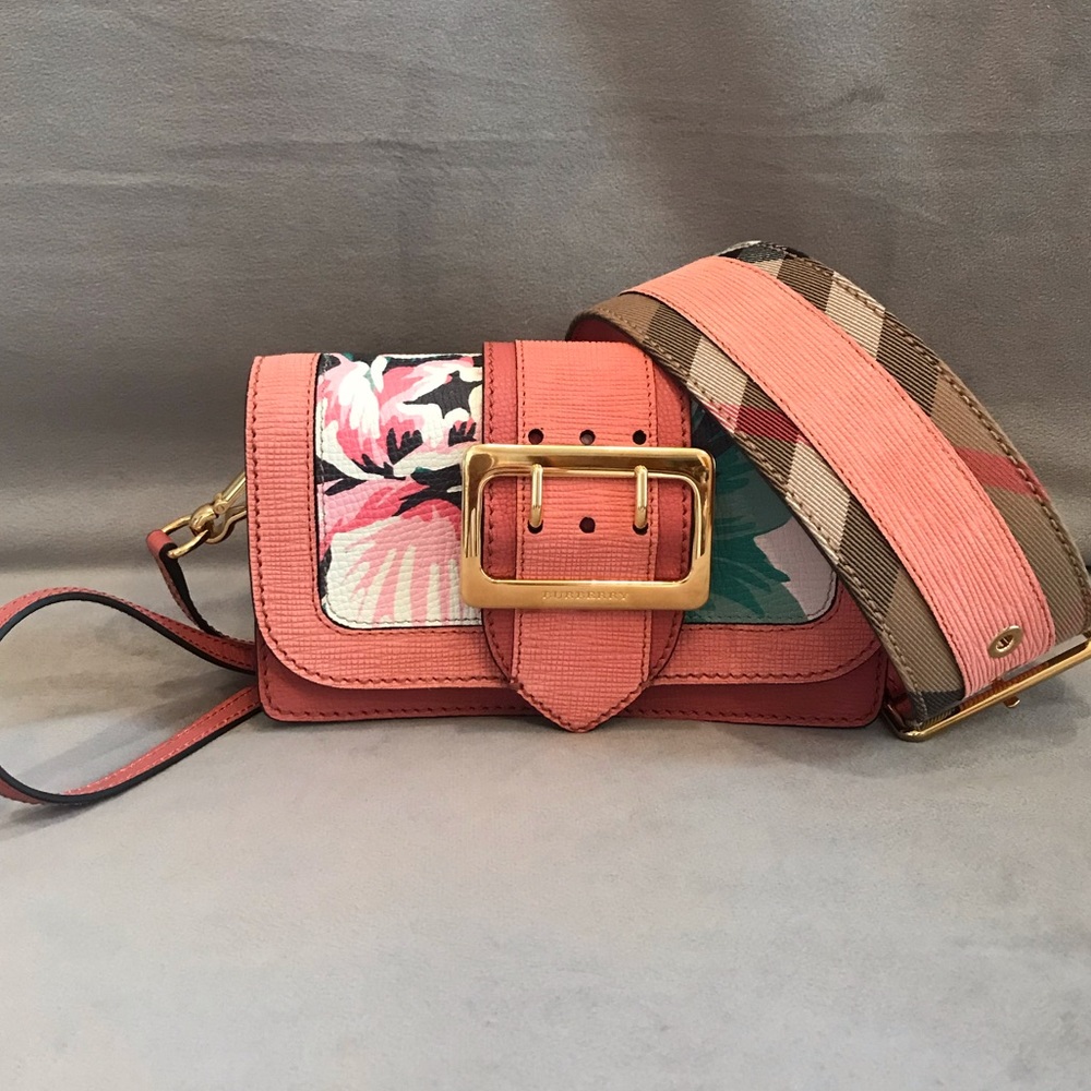 🍥SOLD🍥 Burberry Small Buckle Bag Peony Rose